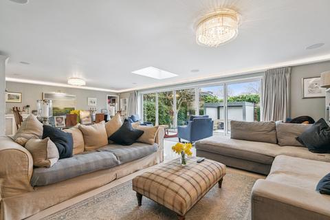 5 bedroom detached house to rent, Vicarage Drive, London, SW14
