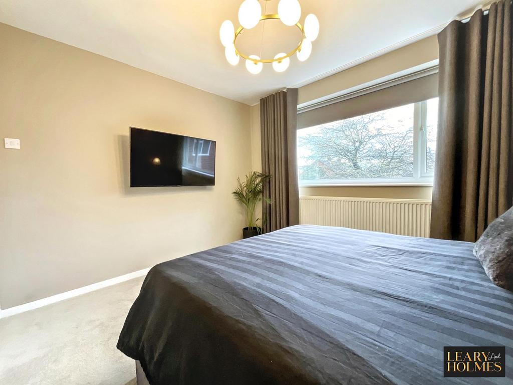 Master Bedroom (Rear)