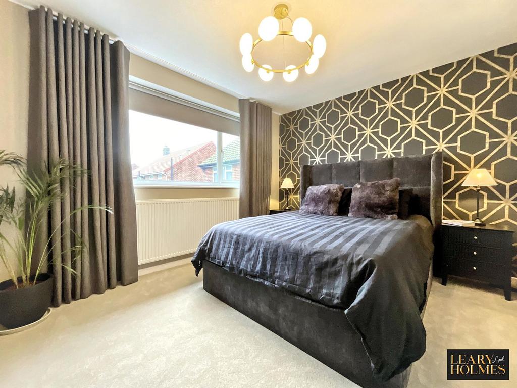 Master Bedroom (Rear)