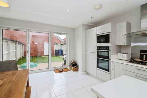 4 bedroom semi-detached house for sale, Hunters Walk, Chesterfield