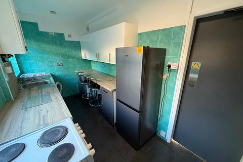 3 bedroom house to rent, Austrey Avenue, Nottingham, NG9