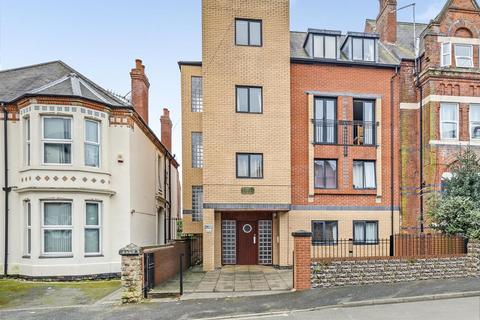 4 bedroom flat to rent, Arthur Street, NOTTINGHAM, NG7