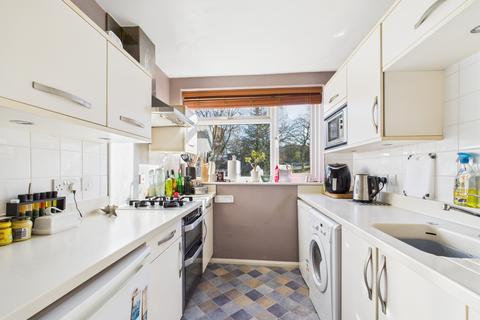 2 bedroom flat for sale, Haig Court, Chelmsford, Essex CM2
