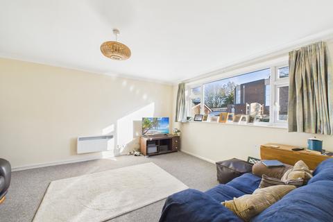 2 bedroom flat for sale, Haig Court, Chelmsford, Essex CM2