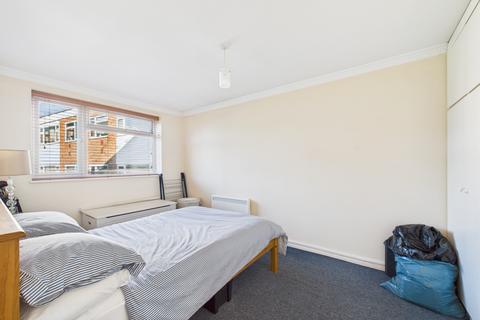 2 bedroom flat for sale, Haig Court, Chelmsford, Essex CM2