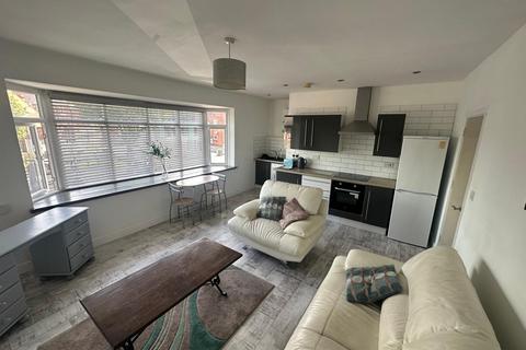 2 bedroom flat to rent, Musters Road, Nottingham, NG2