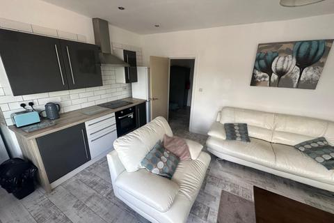 2 bedroom flat to rent, Musters Road, Nottingham, NG2