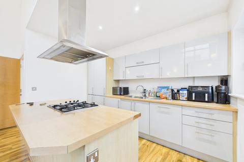 2 bedroom flat for sale, Hill Road South, Chelmsford, Essex CM2