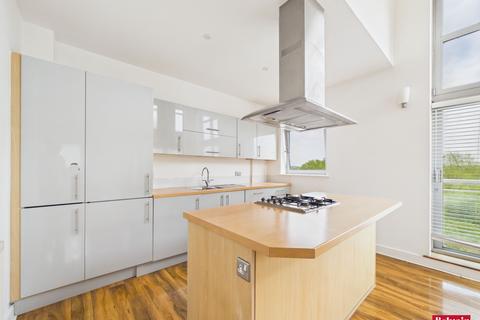 2 bedroom flat for sale, Hill Road South, Chelmsford, Essex CM2