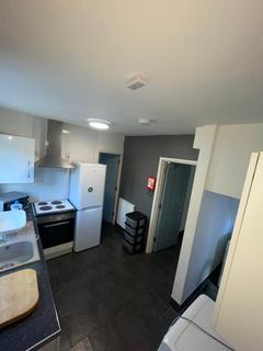 3 bedroom house to rent, Manton Crescent, Nottingham, NG9
