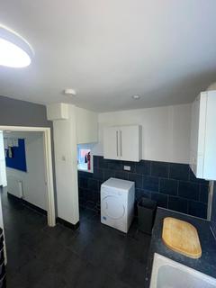 3 bedroom house to rent, Manton Crescent, Nottingham, NG9