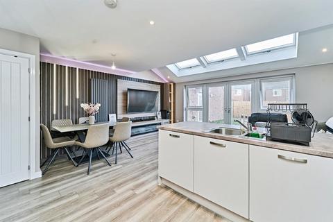 3 bedroom detached house for sale, The Parade, West Bromwich