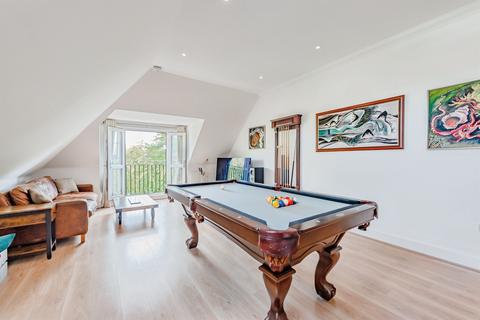 2 bedroom penthouse for sale, Brook Road, Redhill