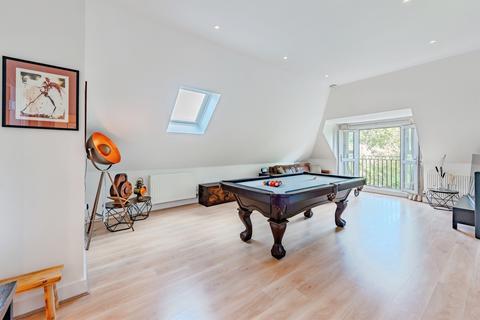 2 bedroom penthouse for sale, Brook Road, Redhill