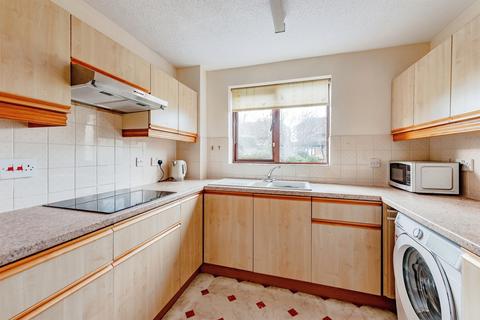 2 bedroom terraced house for sale, Oaklands Drive, Redhill