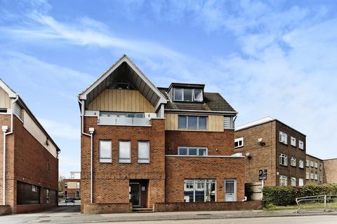 3 bedroom penthouse for sale, Coulsdon Road, Caterham