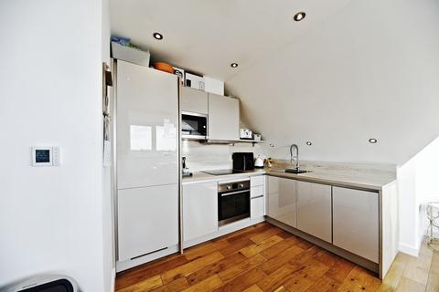 3 bedroom penthouse for sale, Coulsdon Road, Caterham