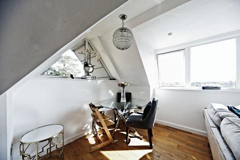 3 bedroom penthouse for sale, Coulsdon Road, Caterham
