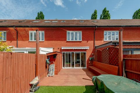 3 bedroom terraced house for sale, Priddy Place, Redhill