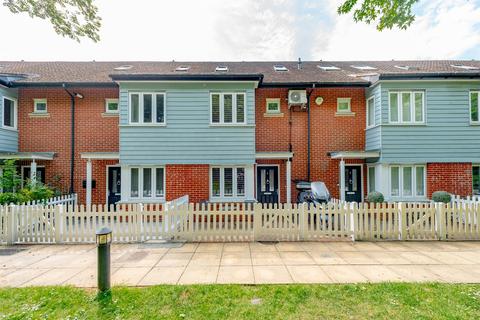 3 bedroom terraced house for sale, Priddy Place, Redhill