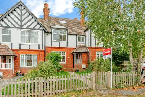 3 bedroom terraced house for sale, Dunraven Avenue, Redhill