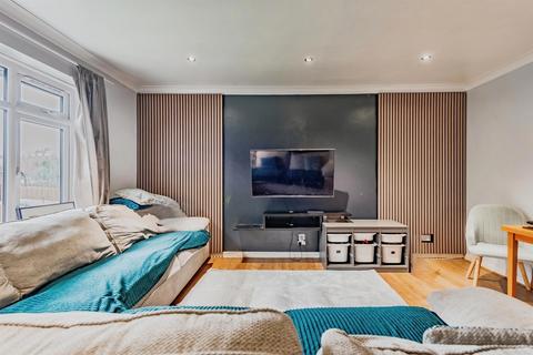 2 bedroom maisonette for sale, Brighton Road, Hooley, Coulsdon