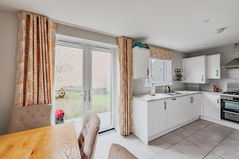 3 bedroom end of terrace house for sale, Hythe Terrace, Merstham, Redhill