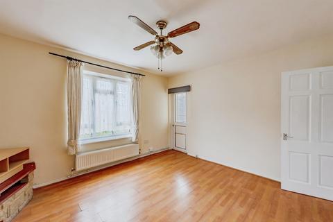2 bedroom apartment for sale, Radstock Way, Merstham, Redhill