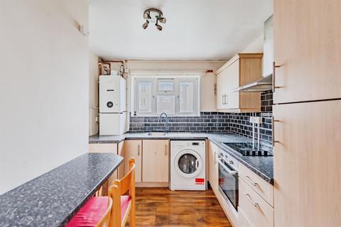 2 bedroom apartment for sale, Radstock Way, Merstham, Redhill