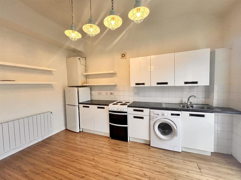 Kitchen 2.jpg