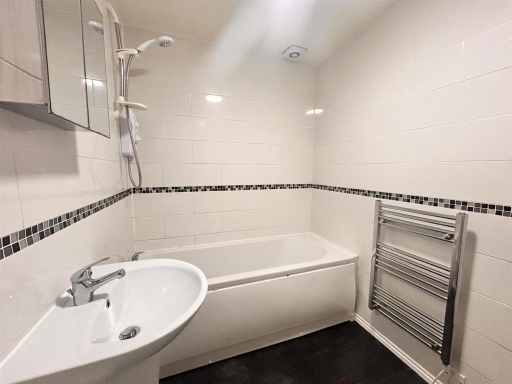Bathroom 2.jpg