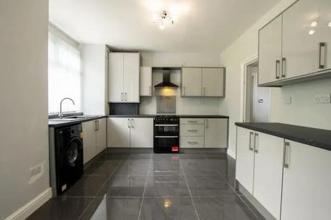 3 bedroom semi-detached house to rent, Langleys Road, Birmingham, B29