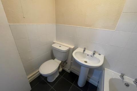 2 bedroom flat to rent, Oakash Court, NOTTINGHAM, NG16
