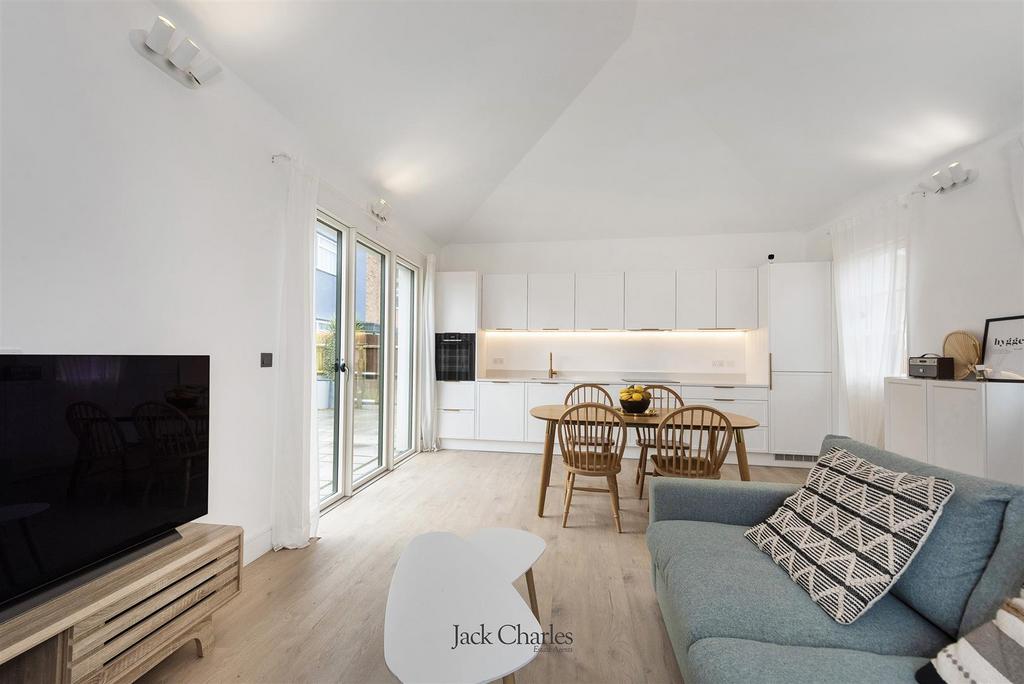 1 A Croft Close, TN10 4 LA 003.jpg