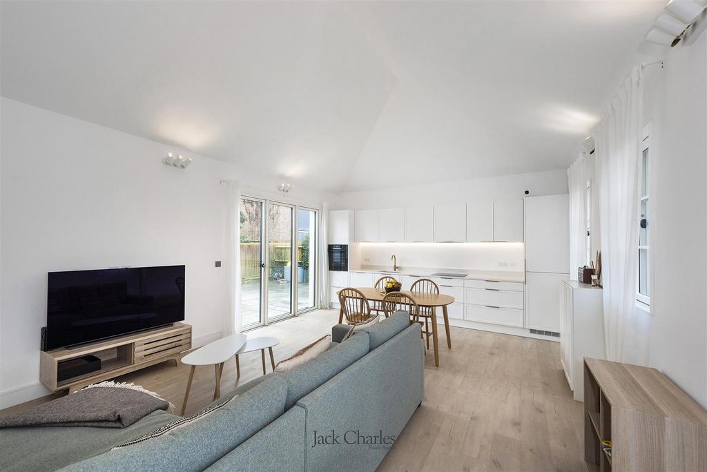1 A Croft Close, TN10 4 LA 002.jpg