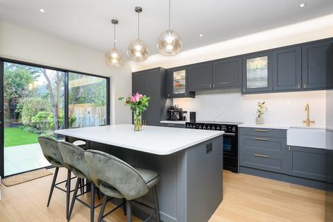 4 bedroom detached house for sale, Garrick Close, Walton-on-Thames, KT12