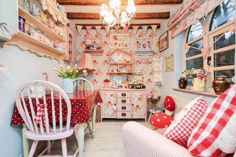 undefined, The Village, Kingswinford