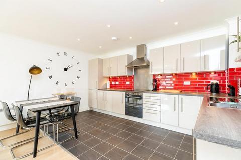 2 bedroom apartment to rent, Andrews Close, Warwick, CV34