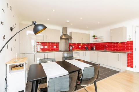 2 bedroom apartment to rent, Andrews Close, Warwick, CV34