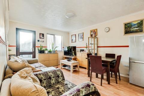 2 bedroom terraced house for sale, Windflower Road, Swindon