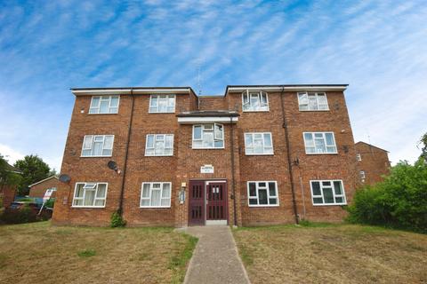 1 bedroom flat for sale, New Road, Datchet, SLOUGH