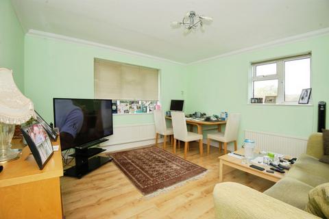 1 bedroom flat for sale, New Road, Datchet, SLOUGH
