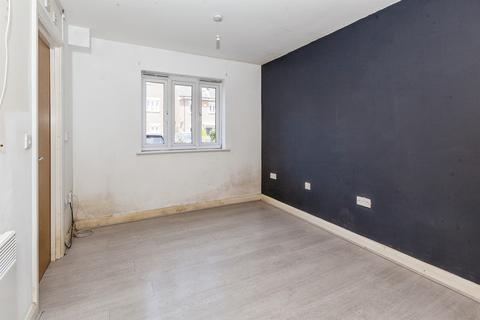 2 bedroom ground floor flat for sale, Montague Close, Farnham Royal, Slough