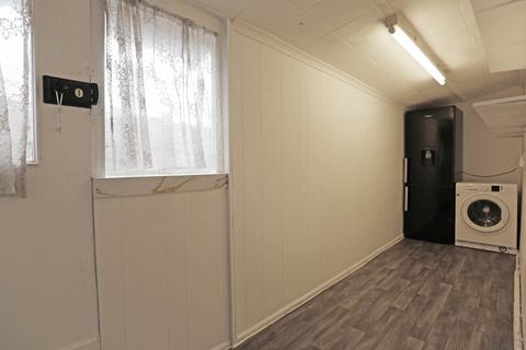 3 bedroom semi-detached house to rent, Durban Gardens, Dagenham, RM10