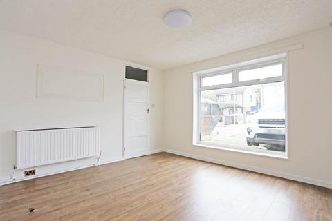 3 bedroom semi-detached house to rent, Durban Gardens, Dagenham, RM10