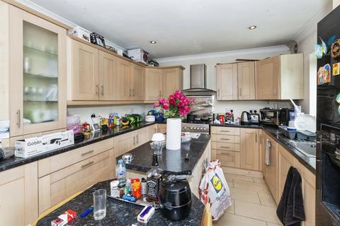 4 bedroom end of terrace house for sale, Bromycroft Road, Slough