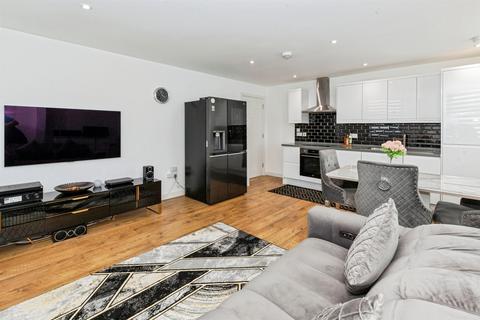3 bedroom flat for sale, High Street, Slough