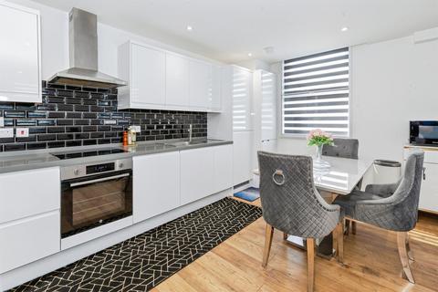 3 bedroom flat for sale, High Street, Slough