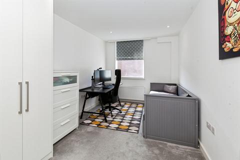 3 bedroom flat for sale, High Street, Slough