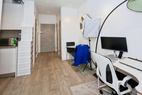 1 bedroom flat for sale, Bath Road, Slough